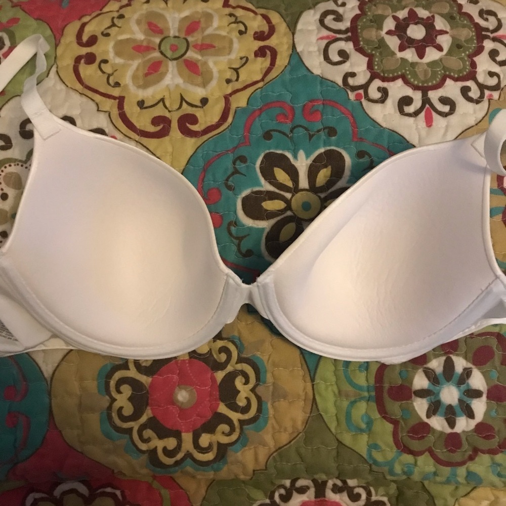 2 Victorias Secret bras. 34D - Picture 3 of 7